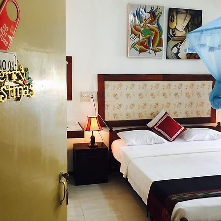 Holiday Nest Bed & Breakfast Ваддува Экстерьер фото