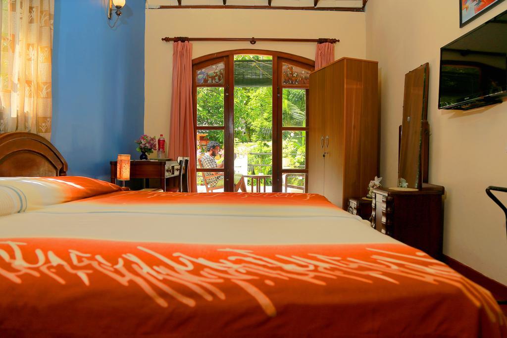 Holiday Nest Bed & Breakfast Ваддува Экстерьер фото