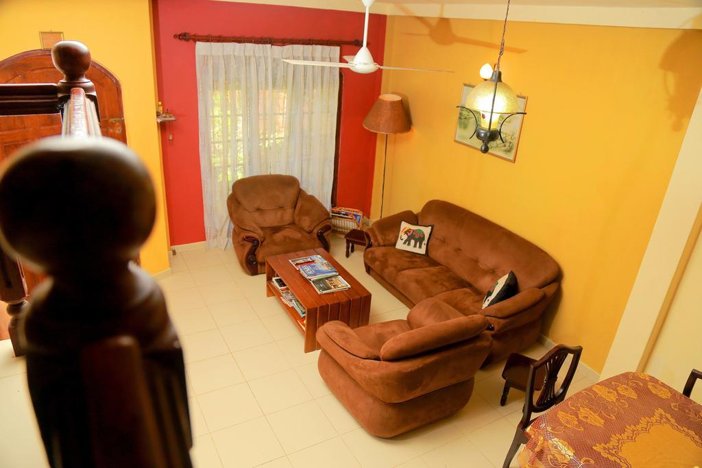 Holiday Nest Bed & Breakfast Ваддува Экстерьер фото