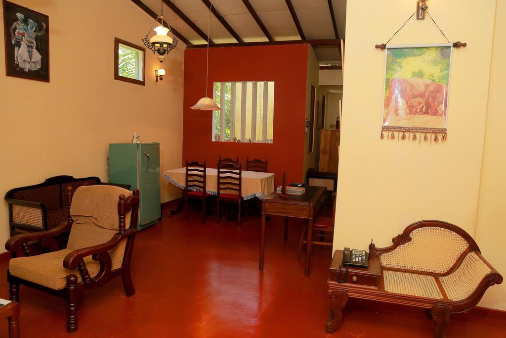 Holiday Nest Bed & Breakfast Ваддува Экстерьер фото