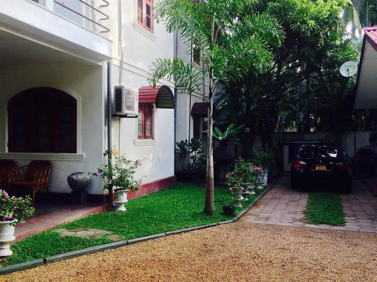 Holiday Nest Bed & Breakfast Ваддува Экстерьер фото